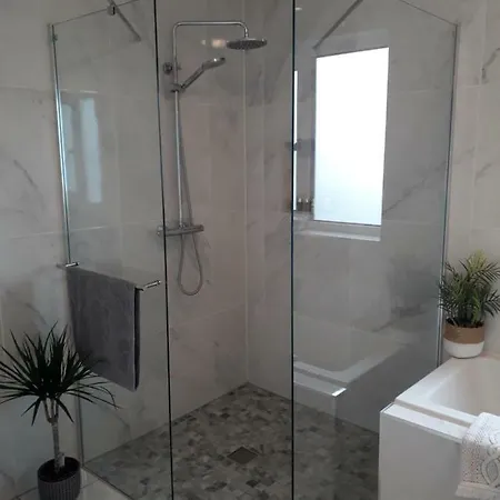 Ash Tree House ゲストハウス